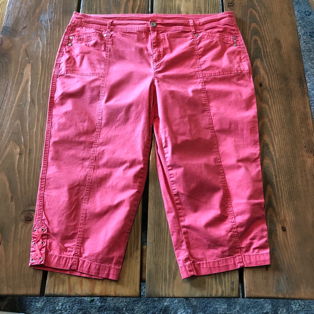 Women’s capris, Sz 18